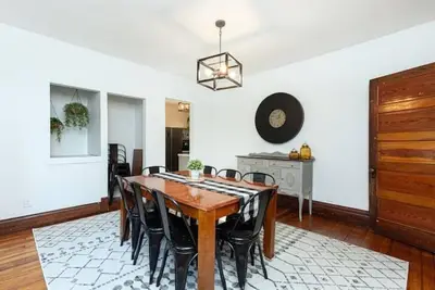 Image de Downtown Historic Spacious 5 Bed