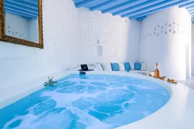 Image de Stylish Cycladic Suite with Spa Bath, A/C, Communal Terrace, Salt-Water Pool & Sea/Sunset Views!