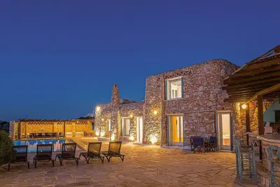 Image de Traditionally Styled Maisonette with A/C, Communal Terrace, Salt-Water Pool & Sea/Sunset Views!