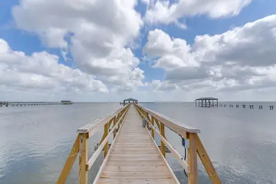 Image de Pet-Friendly Port Arthur Retreat w\/ Fishing Pier!