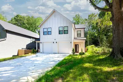 Image de Maison d'Ivoire 9min to Uptown Charlotte! \nEasy access to the best of Clt