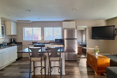 Image de Cozy Studio in Soothing Citrus Heights with WiFi, Ac