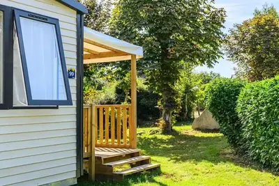Image de Mobil-home Premium 32m² - 3 chambres - terrasse couverte - Tv + draps + serviettes 6 personnes