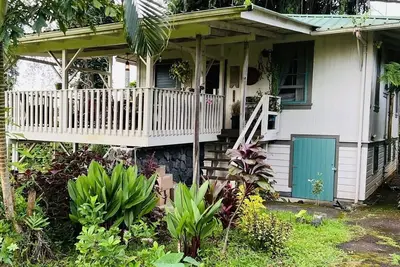Image de Authentic 1920s Hawaiian Home on 1 Acre - - Easy Walk to Hilo & Bayfront