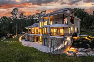 Image de Theater, Hot Tub, Sauna, Ev charger & Epic Views!