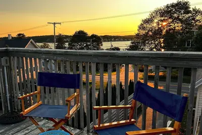 Image de A newly renovated New Englander style home on the southern tip of Orr's Island.