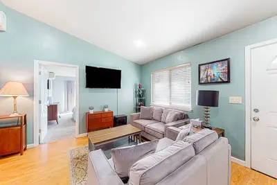Image de Dog-friendly home with Ac, walk to downtown Guerneville & Johnson's Beach