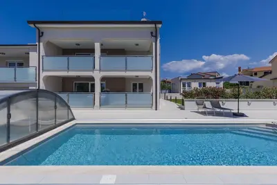 Image de Confortable appartement pour 4 personnes avec climatisation, piscine, Wifi, Tv, terrasse et parking