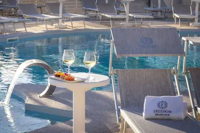 Image de Agréable appartement pour 4 personnes avec Wifi, climatisation, piscine, Tv, balcon et parking