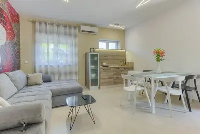 Image de Appartement de deux chambres avec la terrasse Kastel Stari, Kastela (A-22588-a)