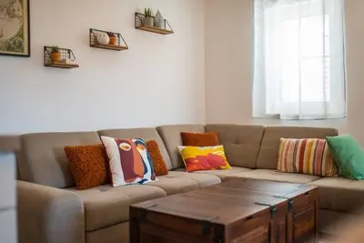 Image de Appartement de trois chambres avec la terrasse Kastel Gomilica, Kastela (A-22589-a)