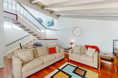 Centrally located retreat with pool, Ping-Pong, balcony, full kitchen, W/D, & Ac