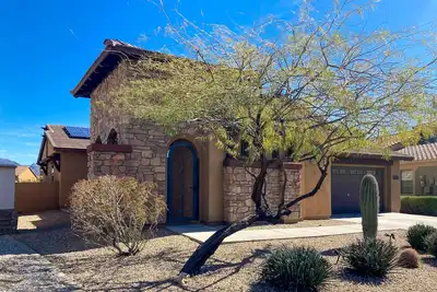 Image de Single-level mountain view retreat with fenced yard, washer/dryer, & Ac