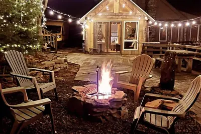 Image de The Castros Cabin. Sparrow bush