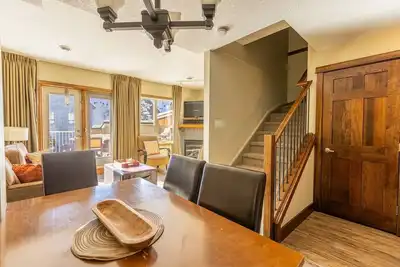 Image de 209 Stunning Central Canmore Condo