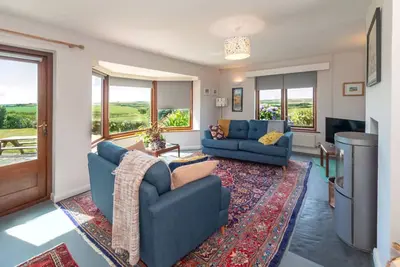 Image de Coastal Bungalow Near Marloes sands with Wood Burner, Garden and Aga