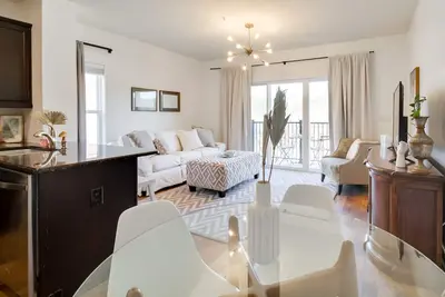 Image de Walkable Lynchburg Condo w/ Private Balcony