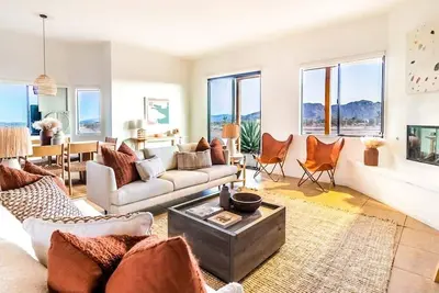 Image de Southwestern Villa w\/ Desert Views & Game Room
