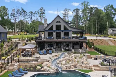 Image de Gray Fox Lodge by AvantStay | Waterslide, Pool, Theater | Sleeps 23