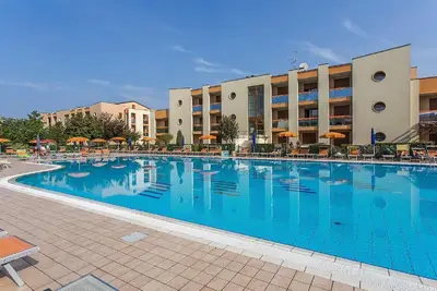 Image de Bel appartement à Caorle avec piscine partagée