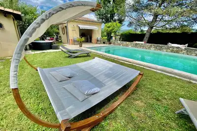 Image de Maison145m2, 6p, 3ch, piscine privée-cuisine d'été, jacuzzi, espace jardin clos