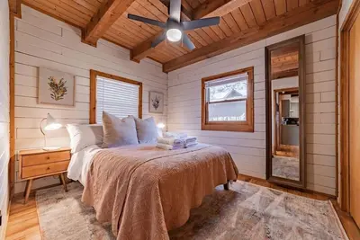 Image de Cozy Kid and Pet Friendly Cabin!