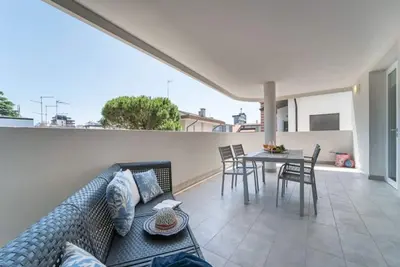 Image de Appartement moderne avec terrasse à Lignano