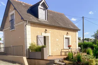 Image de Gîte tout confort avec terrasse spacieuse, jardin clos et équipements modernes, à 45 mn du Mans