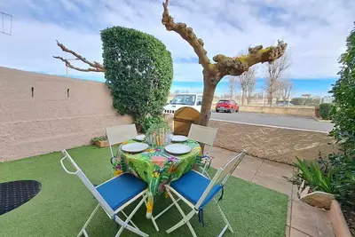 Image de Appartement cosy 2 pièces - jardin privé, accès direct plage, animaux acceptés!