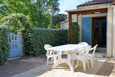 Image de Maison au bord d'un lac avec terrasse, proche commerces et plage - 6 personnes
