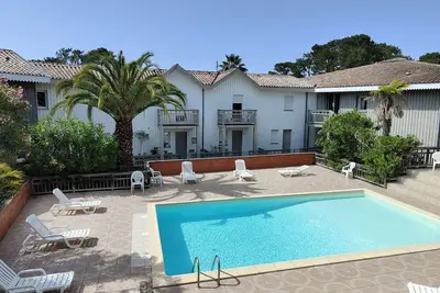 Image de Appartement en Duplex avec Terrasse, Piscine et Parking à 200m du Bassin au Canon