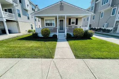 Image de Single family home on a quiet residential street  with a great backyard