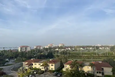Image de Beautiful resort style condo in a perfect location! Minutes to the best beaches!