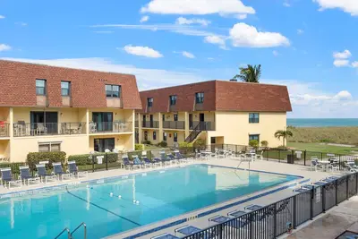 Image de 2br Sleeps 6 Pool Bbq Steps to Beach for Family Fun! Amazing Location