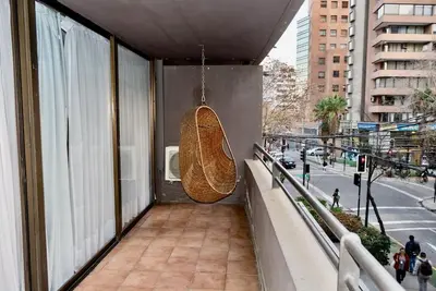 Image de Amplio Departamento en Barrio el Golf Las Condes