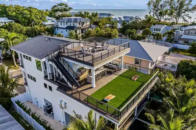 Image de Brand New Luxury Home, Incredible Rooftop Deck and Pool - Total Package
