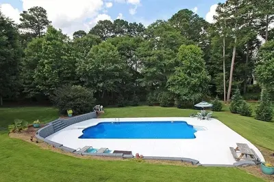 Image de Modern meets country Loganville Ga with Ac, WiFi, pool.