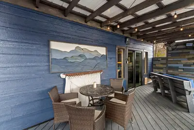 Image de Lake James Cozy Cabin. Waterfront!