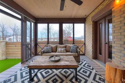 Image de Sleeps 10-15 Arcade, Hottub, Prime Location in Cl