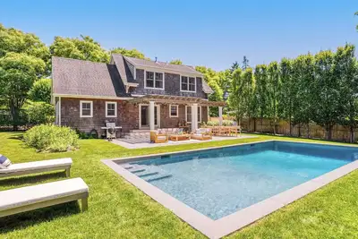 Image de Spacious Southampton Village Home Walking Distance to Town, Private Pool, . . .