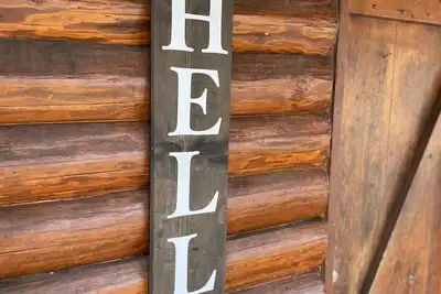 Image de Cozy 2-bedroom cabin in pleasant Saint Joe with WiFi, Ac, and outdoor firepit.