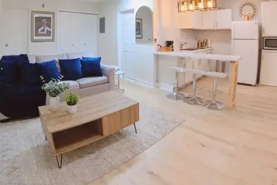 Image de Cozy studio in enchanting Orlando close to all attractions w/ Ac, WiFi/King bed