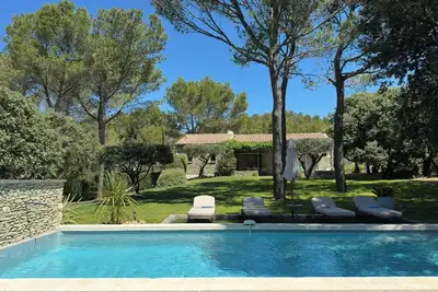 Image de Maison provençale dans la colline de l’Isle sur la Sorgue avec piscine privée