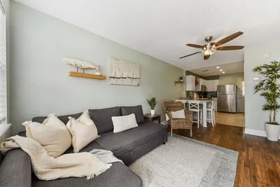 Image de Ocean Blue Cottage 2|1 Blk to Beach| Close to Mayo