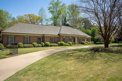 Image de Lakefront Retreat w\/ Guest House
