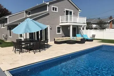 Image de Newly Renovated Lido Beach Home w/Pool Close 2 Nyc
