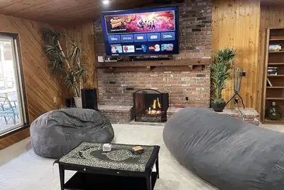 Image de Very spacious, heated pool & tub by Strip, Airport and Convention Center