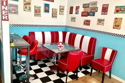 Image de Lake view house furnished in \"1950s\" style! ! !