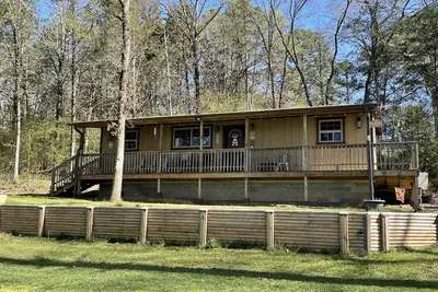 Image de Cozy cabin on Lake Ludwig with a nice view of the lake. Pet friendly!