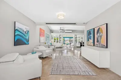Image de Waterfront Luxury Home with Dock in San Juan